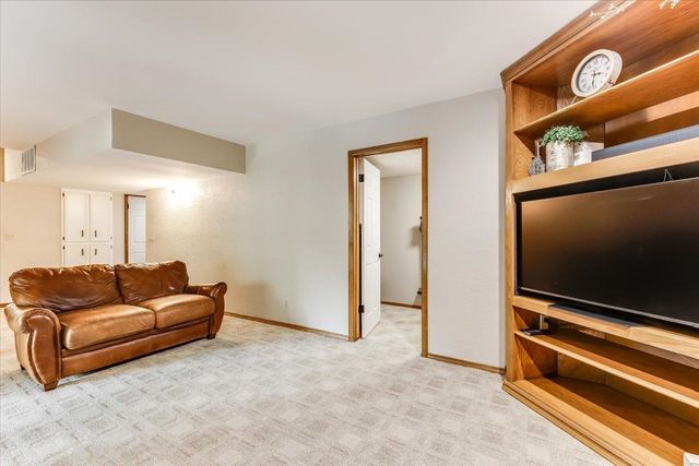 1313 E Briarwood Rd, Derby, KS 67037