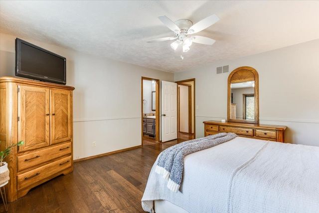 1313 E Briarwood Rd, Derby, KS 67037