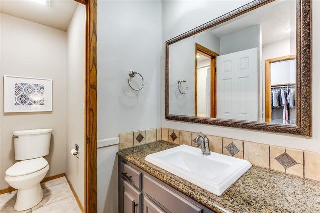 1313 E Briarwood Rd, Derby, KS 67037
