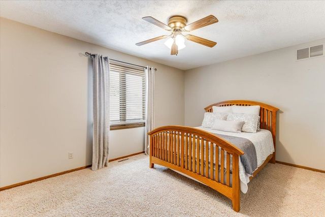 1313 E Briarwood Rd, Derby, KS 67037