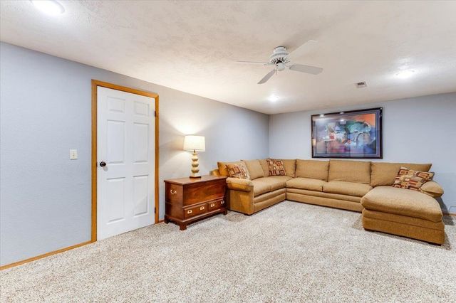 1313 E Briarwood Rd, Derby, KS 67037