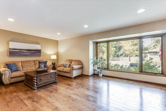1313 E Briarwood Rd, Derby, KS 67037