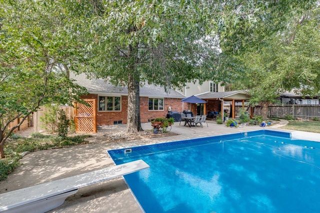 1313 E Briarwood Rd, Derby, KS 67037