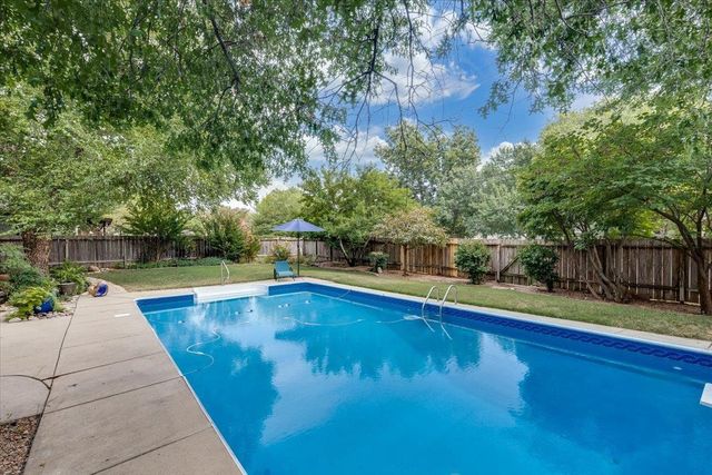 1313 E Briarwood Rd, Derby, KS 67037