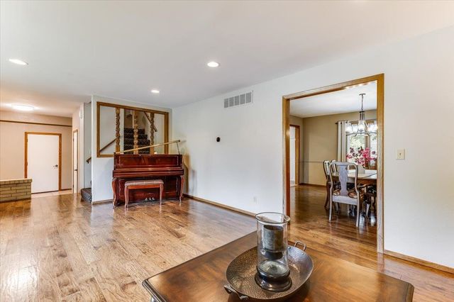 1313 E Briarwood Rd, Derby, KS 67037