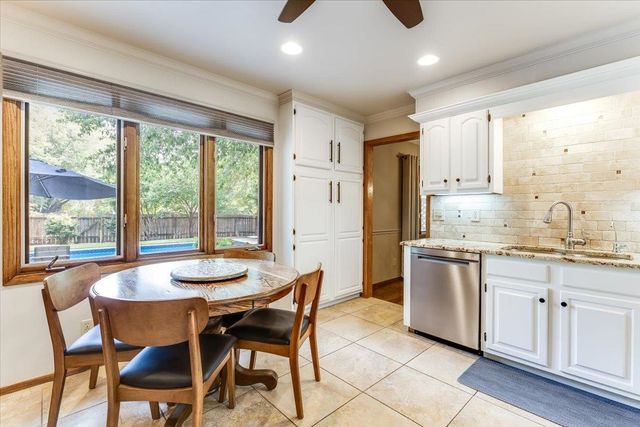 1313 E Briarwood Rd, Derby, KS 67037