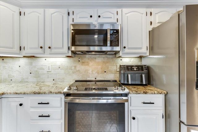 1313 E Briarwood Rd, Derby, KS 67037