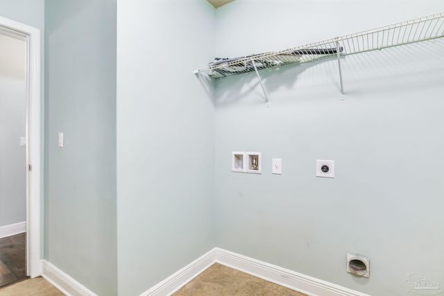 5566 Maggie Rose Cir, Milton, FL 32570