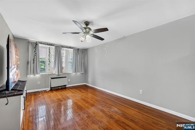 19 Lyons 204, Newark, NJ 07112