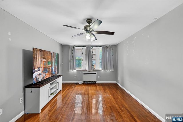 19 Lyons 204, Newark, NJ 07112