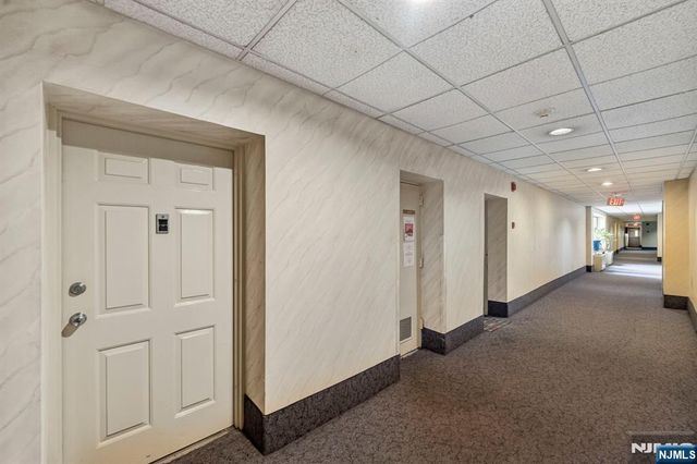 19 Lyons 204, Newark, NJ 07112