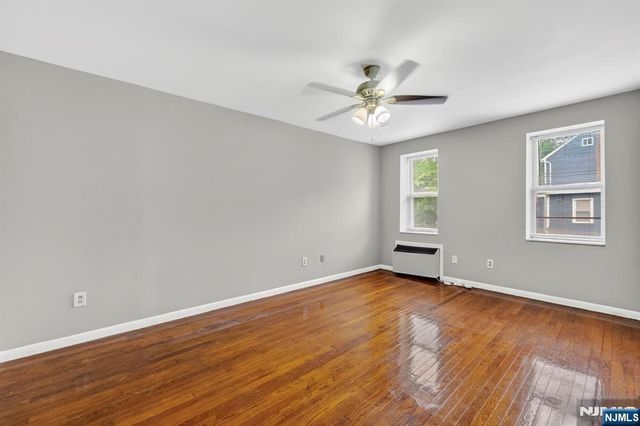 19 Lyons 204, Newark, NJ 07112