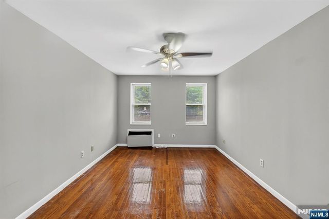 19 Lyons 204, Newark, NJ 07112