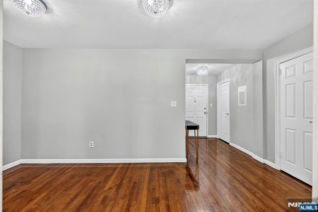 19 Lyons 204, Newark, NJ 07112