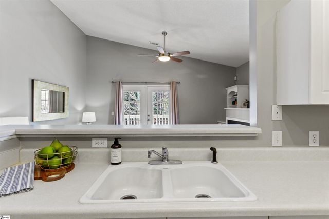524 Mckenna Circle, Greenville, SC 29615