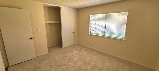 1735 W Santa Ana Avenue, Fresno, CA 93705