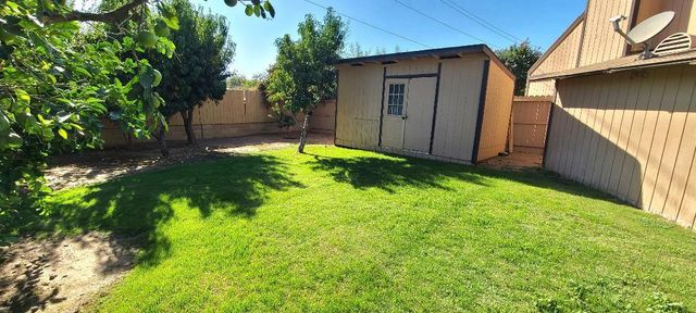 1735 W Santa Ana Avenue, Fresno, CA 93705