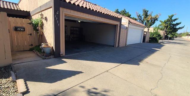 1735 W Santa Ana Avenue, Fresno, CA 93705