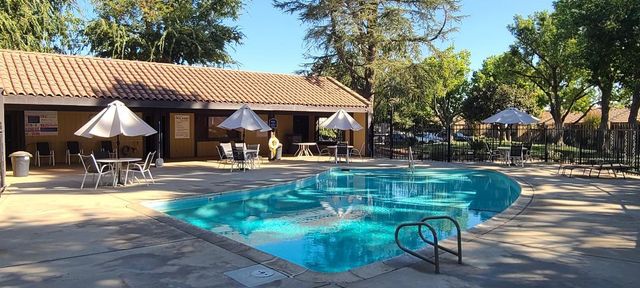 1735 W Santa Ana Avenue, Fresno, CA 93705