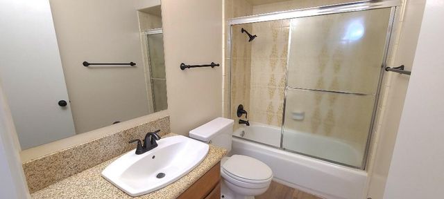 1735 W Santa Ana Avenue, Fresno, CA 93705