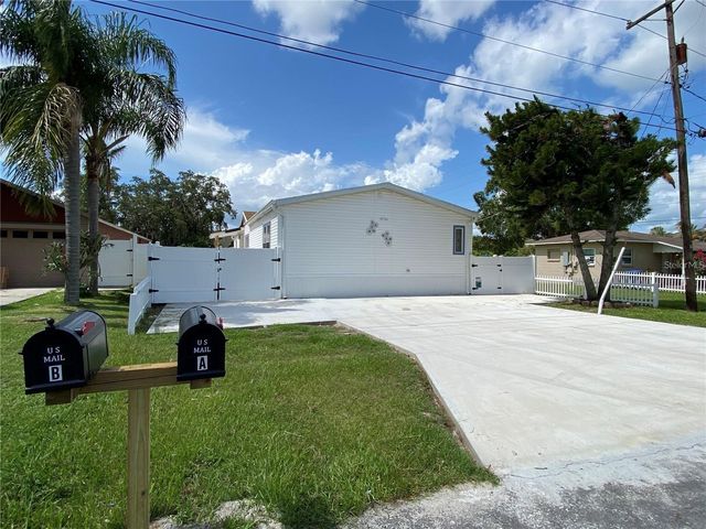 8726 MAYFLOWER ROAD, Tampa, FL 33615
