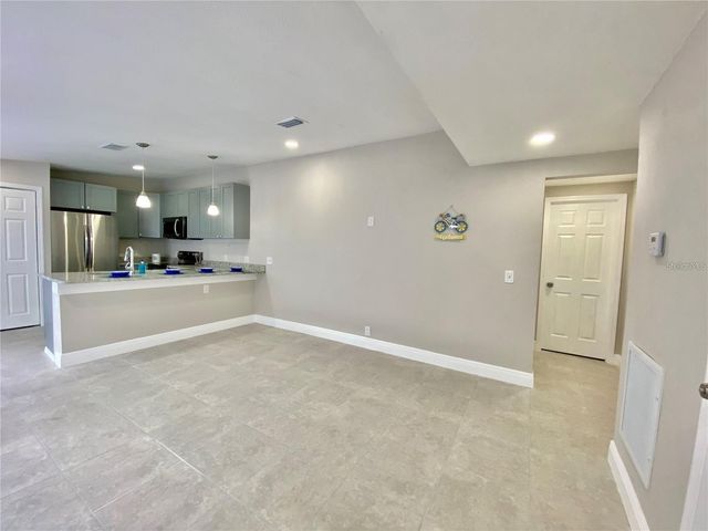 8726 MAYFLOWER ROAD, Tampa, FL 33615