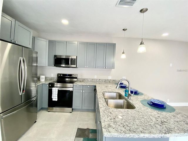 8726 MAYFLOWER ROAD, Tampa, FL 33615
