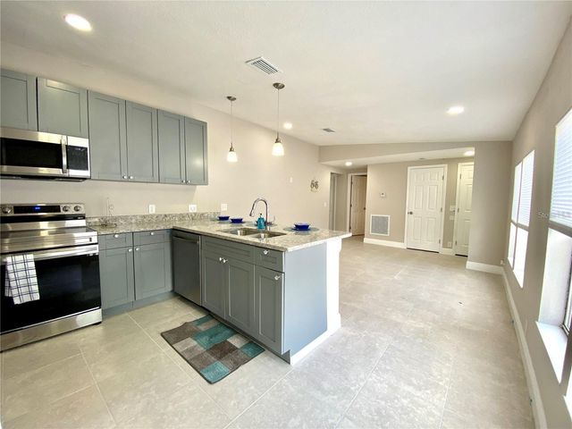 8726 MAYFLOWER ROAD, Tampa, FL 33615