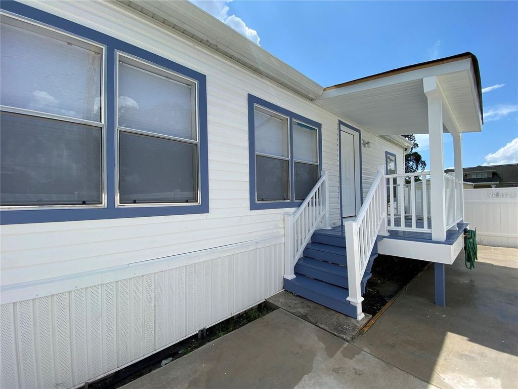 8726 MAYFLOWER ROAD, Tampa, FL 33615