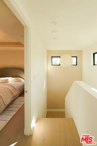 3444 Redwood Avenue, Los Angeles, CA 90066