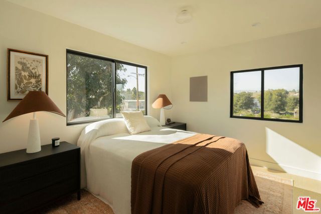 3444 Redwood Avenue, Los Angeles, CA 90066