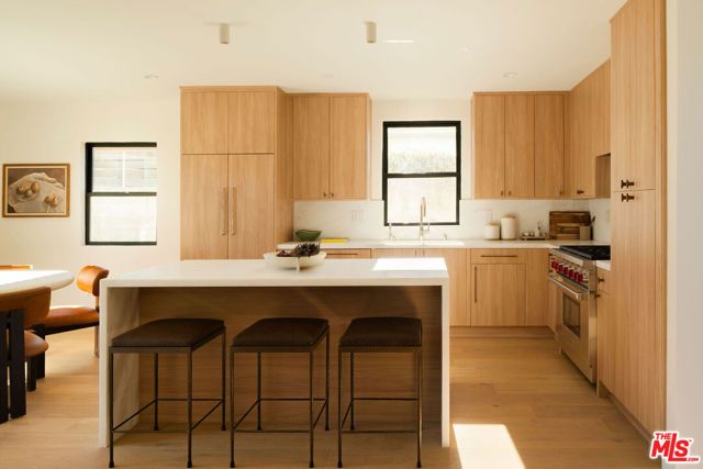 3444 Redwood Avenue, Los Angeles, CA 90066