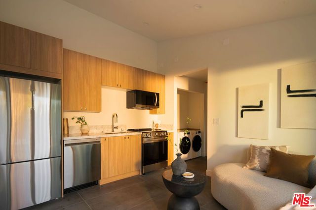 3444 Redwood Avenue, Los Angeles, CA 90066