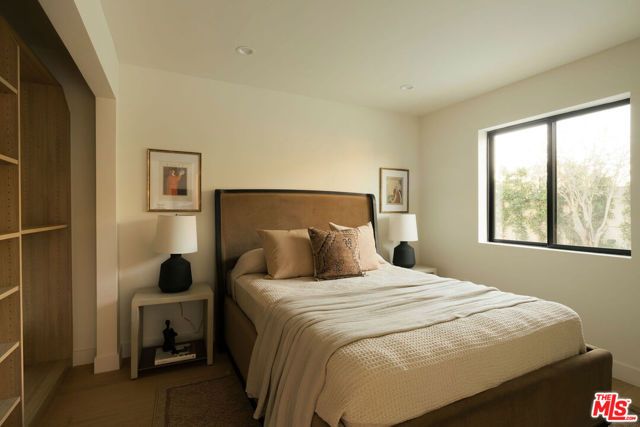 3444 Redwood Avenue, Los Angeles, CA 90066