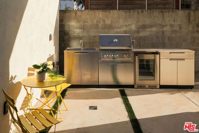 3444 Redwood Avenue, Los Angeles, CA 90066