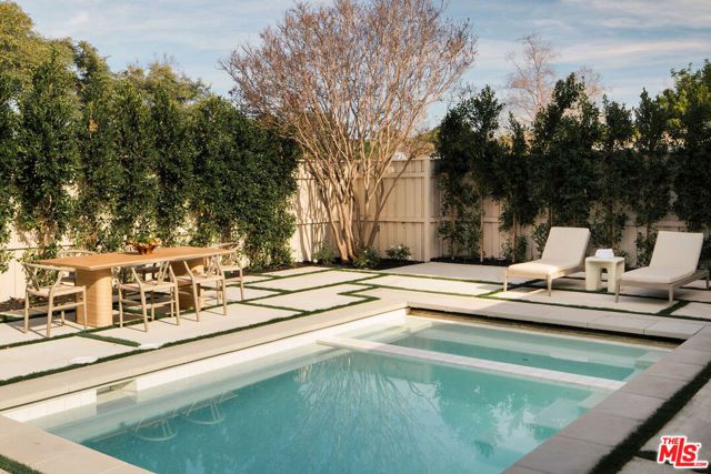 3444 Redwood Avenue, Los Angeles, CA 90066