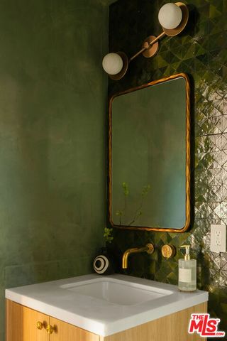 3444 Redwood Avenue, Los Angeles, CA 90066