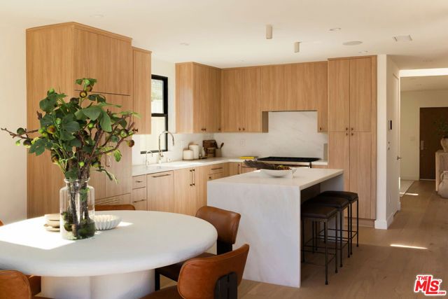 3444 Redwood Avenue, Los Angeles, CA 90066