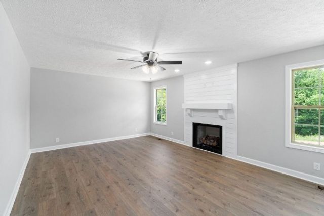 329 Wesson Dr, Clarksville, TN 37043