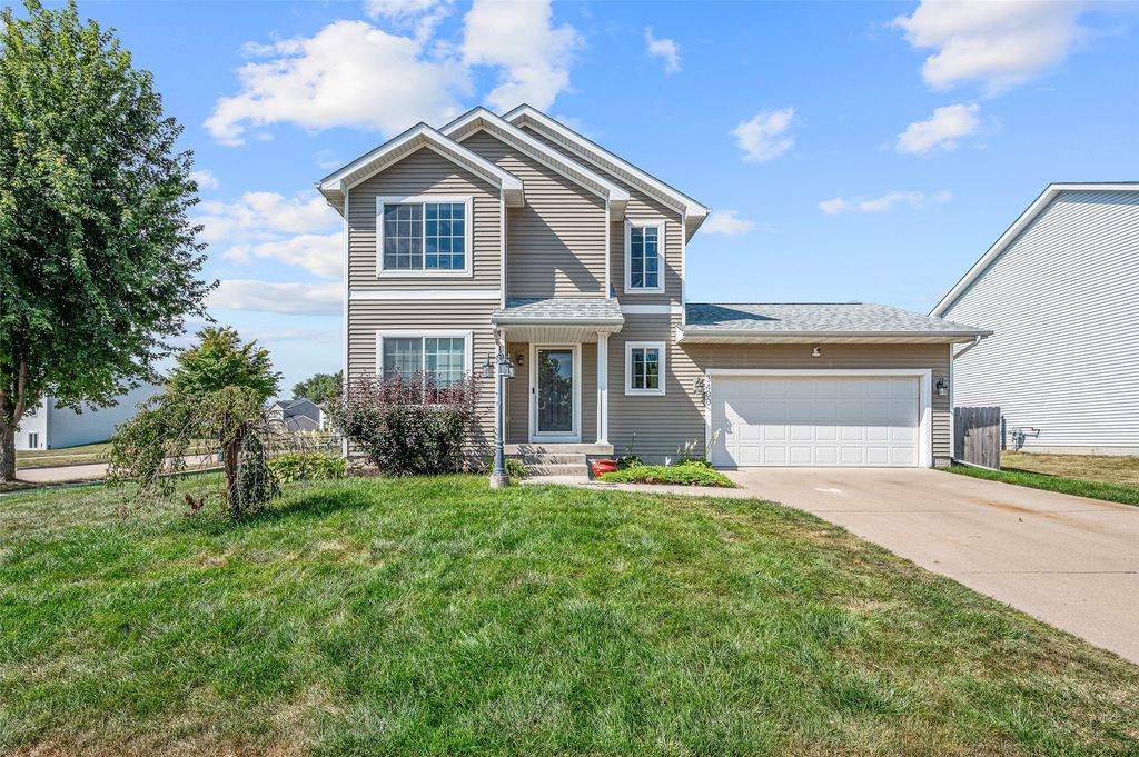 3400 Park Side Drive, Des Moines, IA 50317