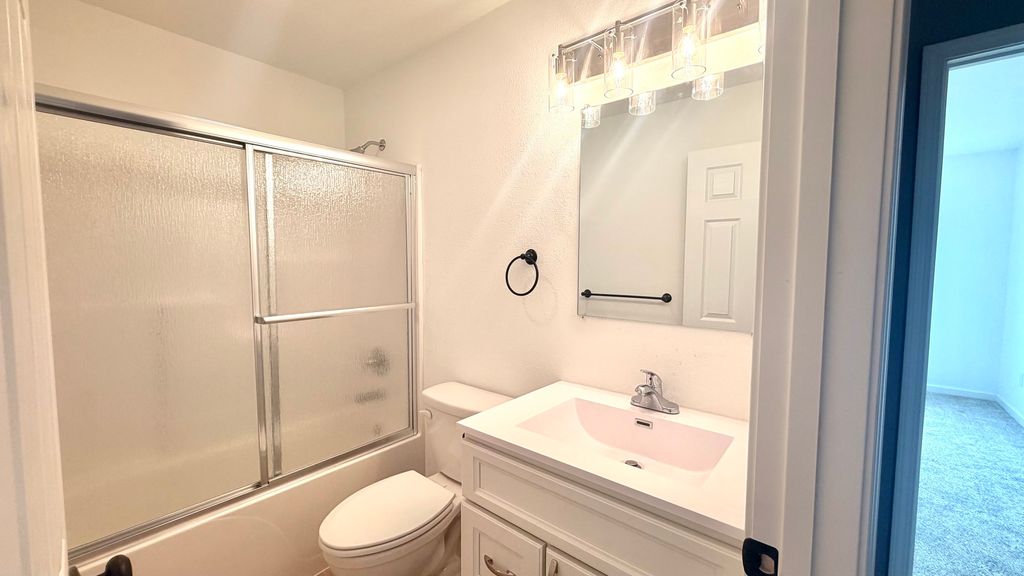 Image 11 of property listing at 768 Fulton Drive, Centralia, IL 62801