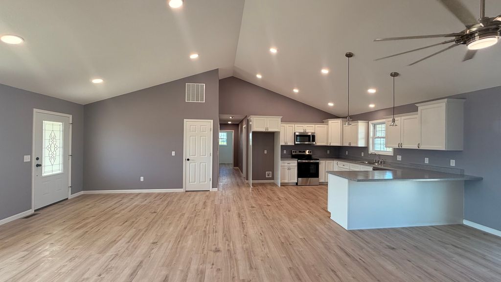 Image 6 of property listing at 768 Fulton Drive, Centralia, IL 62801