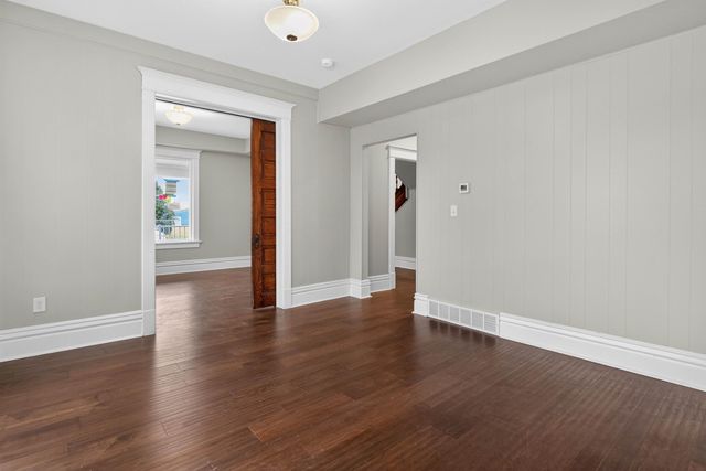 427 Iowa St Street, Waterloo, IA 50703