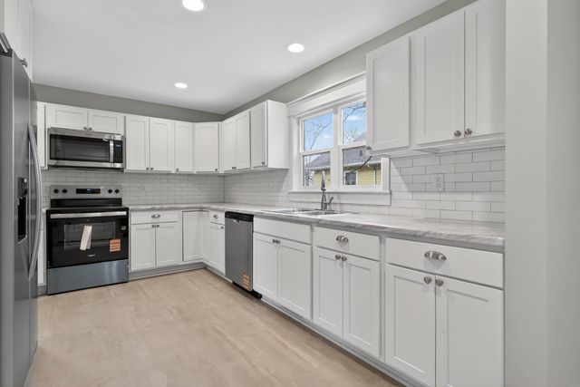 427 Iowa St Street, Waterloo, IA 50703