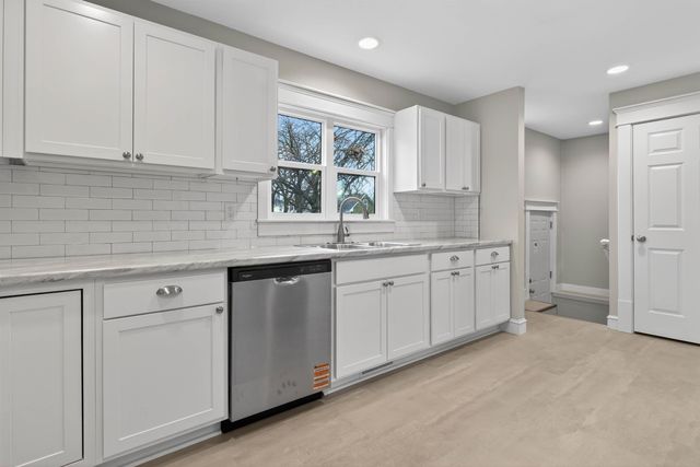 427 Iowa St Street, Waterloo, IA 50703