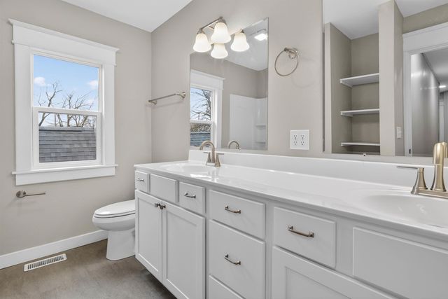 427 Iowa St Street, Waterloo, IA 50703