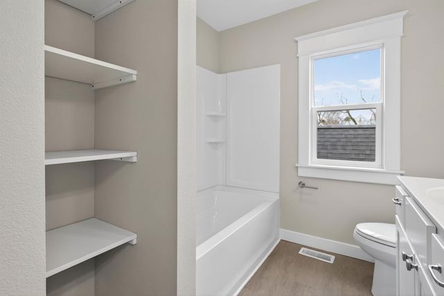 427 Iowa St Street, Waterloo, IA 50703