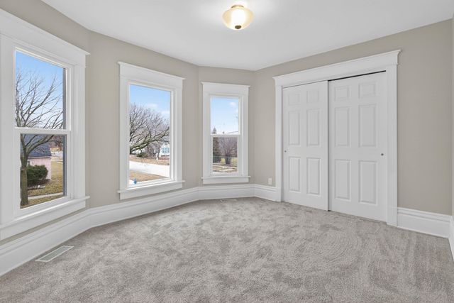 427 Iowa St Street, Waterloo, IA 50703