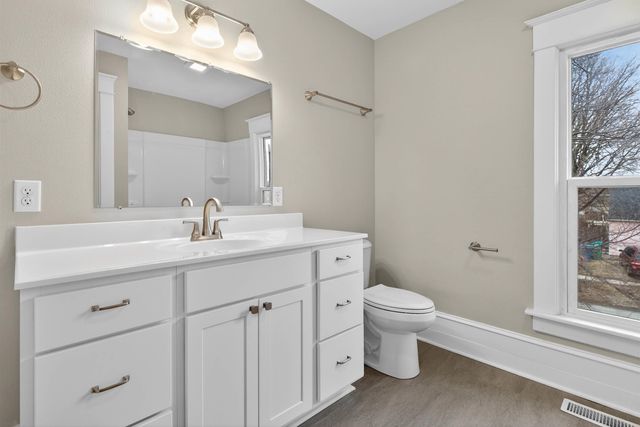 427 Iowa St Street, Waterloo, IA 50703