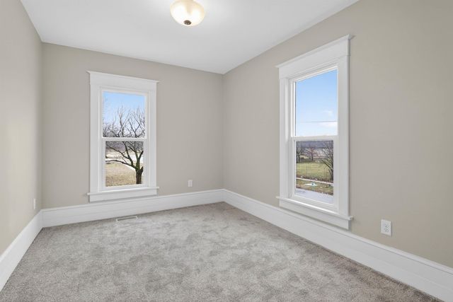 427 Iowa St Street, Waterloo, IA 50703